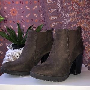 brown boots!! (never worn)